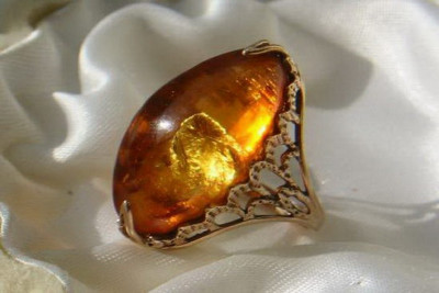 "Classic Vintage Amber in 14K Rose Gold: The 585 Collection Ring" vrab001