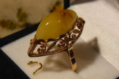 "Luxurious Vintage Amber Adorned 14K Rose Gold Ring" vrab003