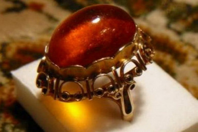 "Timeless 14K Rose Gold Vintage Ring with Amber Stone" vrab005