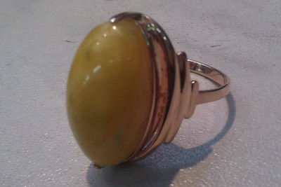 "Authentic Vintage 14K Rose Gold Ring with Amber Accent" vrab042