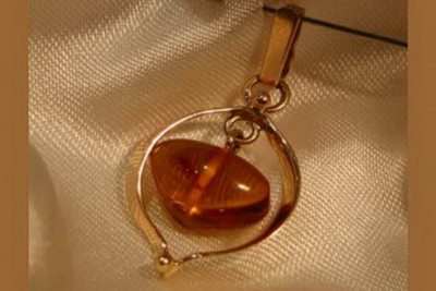 "Pendentif D'origine Vintage en Ambre et Or Rose 14 Carats 585" vpab005