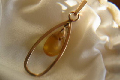 "Classic Amber Pendant in 14K Vintage Rose Gold" vpab007