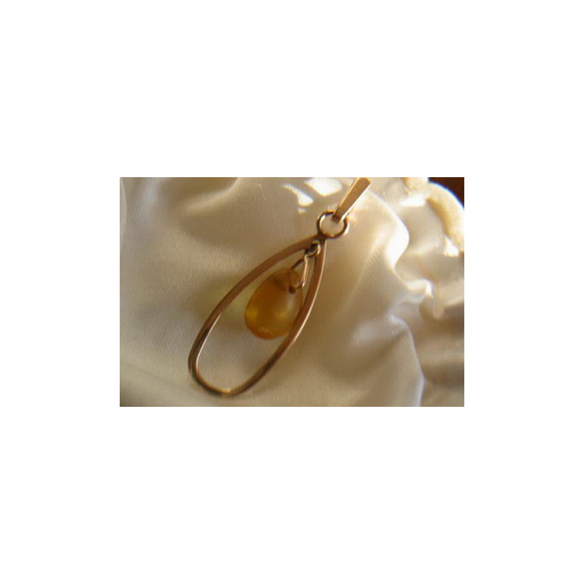 "Classic Amber Pendant in 14K Vintage Rose Gold" vpab007