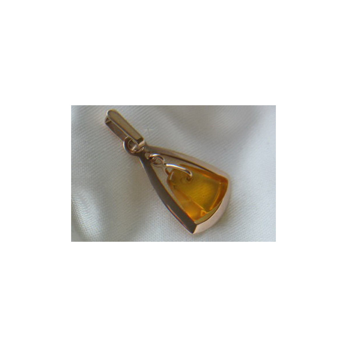 "Original Vintage Amber Pendant in 14K Rose Gold Finish" vpab010