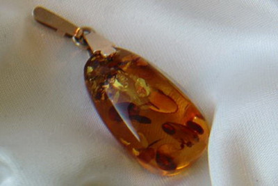 "Original Amber Pendant with Vintage 14K Rose Gold Setting" vpab011