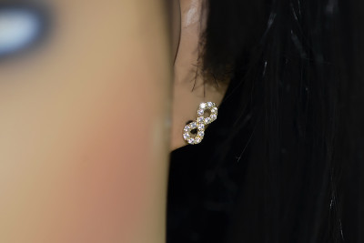 Złote kolczyki nieskończoność 14k 585 z cyrkoniami cec014y