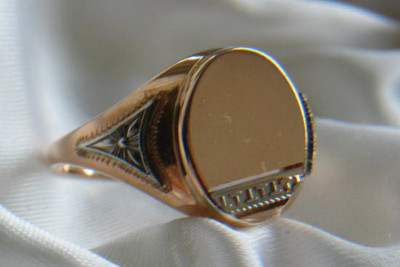 Vintage rose gold signet vs017