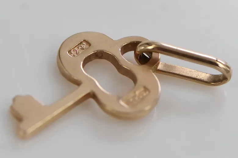 "Pieza Única de Joyería: Llave Vintage en Oro Rosa de 14k Sin Piedras" vpn049