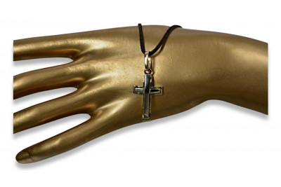 Katolicki krzyż z białego złota 14k jako wisiorek ctc095w