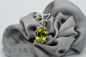 Vintage Rozyjskie srebrne kolczyki 925 z peridotem vec079s Vintage