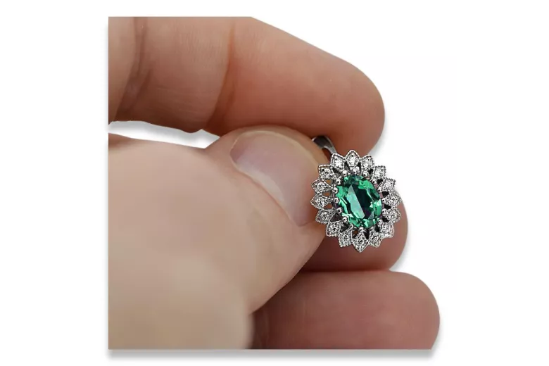 Chic 14K White Gold Earrings with Emerald Accents vec125w