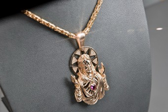 Wisior z ikoną Jezusa wykonany z czerwonego 14k 585 różowego złota. pj002r