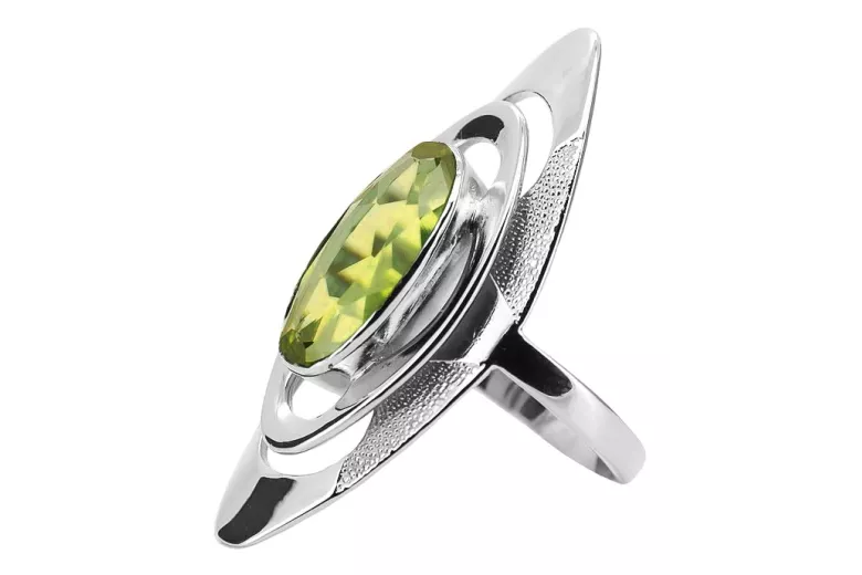 Anillo ruso de plata 925 con Peridoto vrc189s